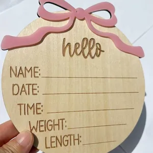 Holz-Baby-Geburtsankündigungstafel mit rosa Schleife für Neugeborenenfotos