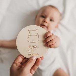 Wooden Baby Monthly Milestone Cards Round Wood Month Growth Photography Props Animal Pattern Milestone Discs Newborn Gifts