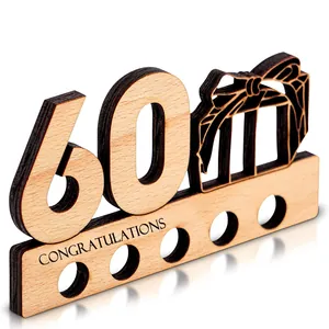 Vue détaillée d'un porte-billets en bois pour 60e anniversaire avec silhouette cadeau