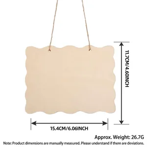 Minimalistische houten DIY hangplank met golfkant en henneptouw voor huisdecor