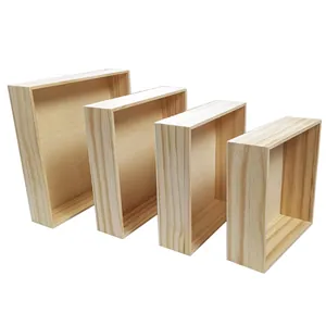 Nahaufnahme von 4 minimalistischen rechteckigen Aufbewahrungsboxen aus Kiefernholz