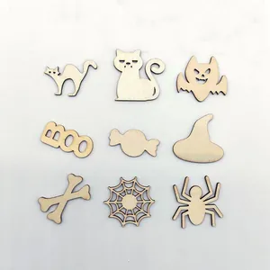 Lot de neuf décorations d'Halloween en bois découpées au laser avec chat et araignée