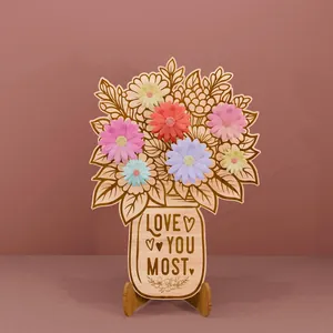 Ξύλινη ανθοδέσμη σε βάζο με χάραξη 'Love You Most' για την διακόσμηση του σπιτιού