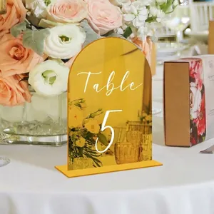 Elegante numero di tavolo da matrimonio in acrilico a specchio dorato con supporto