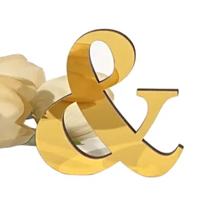 Luxe gouden ampersand symbool met spiegeleffect voor woondecoratie en alle feesten