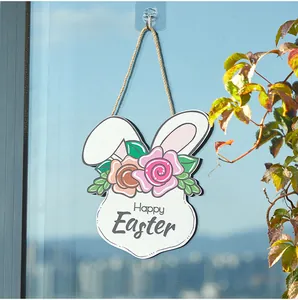 Suspension décorative en bois lapin de Pâques avec une couronne de fleurs et texte joyeux