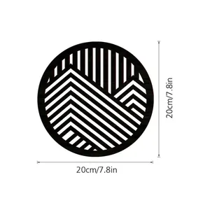 Detalle que muestra las dimensiones de 20 cm de la decoración de pared circular de madera.