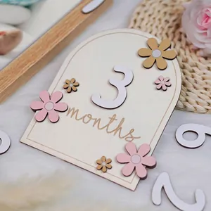 Baby Meilensteinkarten aus Holz 3D Gänseblümchen Deko Neugeborenen Wachstumserinnerung Fotorequisiten Meilenstein Plakette
