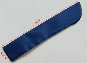 Λεπτομερής προβολή σκούρας μπλε μεταξωτής θήκης βεντάλιας, 24,5 cm επί 4,5 cm