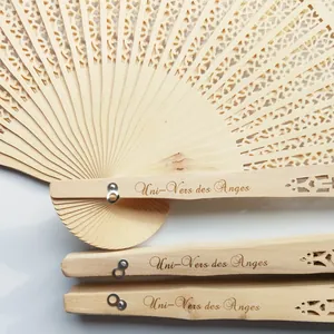 Elegante abanico plegable de madera personalizado con grabado láser único para boda