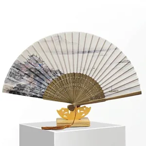 Éventail chinois traditionnel de 6 pouces avec peinture de paysage et cadre en bambou