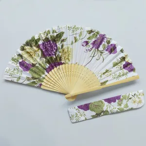 Abanico plegable de estilo japonés con funda de tela con estampado floral a juego
