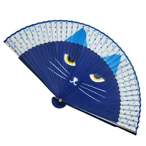 Traditionele Japanse opvouwbare waaier met blauwe kat en blauwe stippen op zijde