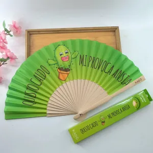 Abanico plegable de madera verde con dibujo de cactus y caja de regalo a juego