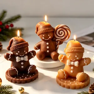Trois mignonnes bougies parfumées bonhomme de pain d'épices de Noël