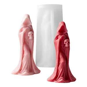 Vue détaillée du moule en silicone pour bougies sorcière et crâne avec figurines en cire.