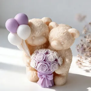 Detalle de pareja de osos con globos y rosas para molde de aromaterapia artesanal
