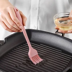 Pink heat-resistant food-grade silicone oil brush for BBQ grilling and home baking use