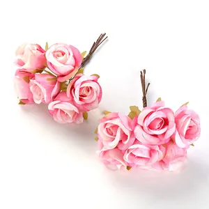 Detailansicht handgefertigter rosa Seidenrosenknospen für DIY-Kränze und Bastelarbeiten
