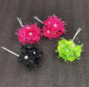 Detailansicht Mini-Kunstblumensträuße mit Perlen in verschiedenen Farben