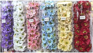 Verschiedene Farben von 48 Stück künstlichen Gänseblümchen für Kränze