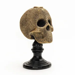 Portacandele a forma di teschio dorato su piedistallo nero per decorazioni Halloween