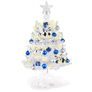 Mini weißer Weihnachtsbaum mit LED und blau-silberner Deko für den Schreibtisch