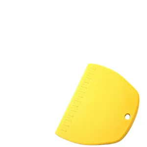 Cortador de masa de plástico amarillo con regla de 13 cm para panadería y cocina
