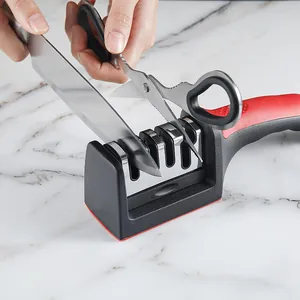 Affilacoltelli da cucina manuale a 4 stadi per coltelli e forbici in uso su marmo