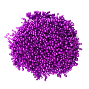 Nahaufnahme von 3mm lila perlglanz Staubblättern für künstliche Blumenhandwerke