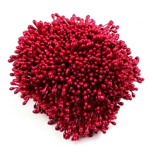 Detailansicht von 3mm tiefroten perlglänzenden Blütenstempel für DIY-Blumenhandwerk