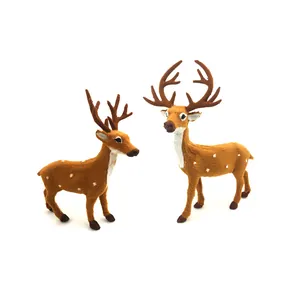 Realistische Weihnachts-Rentier-Figur Gefleckte Sika-Hirsch-Ornament Beflockung Kunststoff Elch-Statue Für Feiertags-Haus-Party-Tischdekoration Geschenk