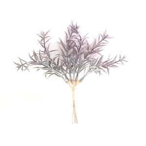 Makro-Detail eines staubviolett beflockten künstlichen Sternengras-Bündels für DIY-Deko