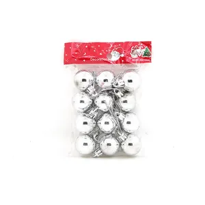 Packung mit 12 mini silbernen Weihnachtskugeln mit festlicher roter Kartonverpackung