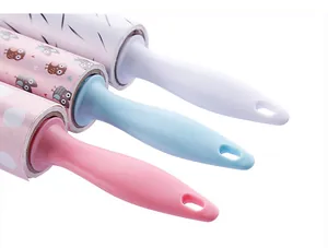 Rouleau anti-peluches portable pour poils d'animaux et vêtements, lot de 3 avec poignées colorées.