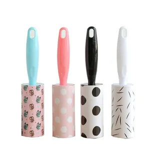 Rouleau anti-poils portable avec motifs mignons pour vêtements et poils d'animaux.