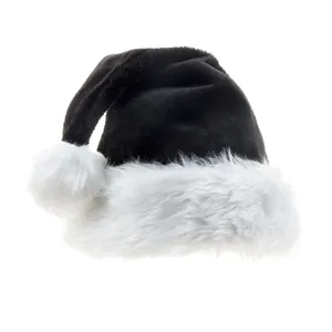 Nahaufnahme eines schwarzen Plüsch-Weihnachtsmanns mit flauschigem weißem Fellbesatz