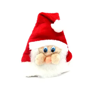 Detalle de gorro de Papá Noel de felpa con ojos bordados y barba de piel sintética