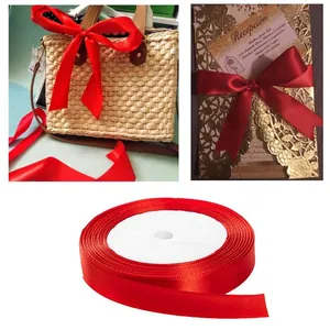 Rotolo di nastro di raso rosso per confezioni regalo e decorazioni per matrimoni fai da te