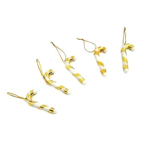 Set mit fünf gold-weiß gestreiften Zuckerstangen-Anhängern für den Weihnachtsbaum