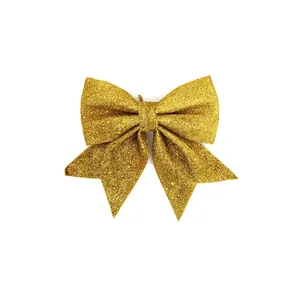 Detailansicht einer goldenen Glitzer-Weihnachtsschleife mit funkelnder Textur für DIY-Deko