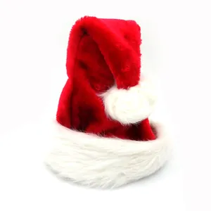 Weiche Plüsch-Weihnachtsmütze mit weißem Rand und Pompon für die Feiertage.