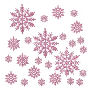Roze glitter sneeuwvlok ornamenten in verschillende maten voor de kerstboom decor.