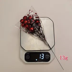 Gedetailleerd beeld van rode glitter kunstmatige kerstbessenstelen die 13g wegen voor DIY