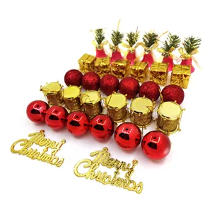 Lot de 32 décorations de Noël avec boules rouges, tambours dorés et clochettes