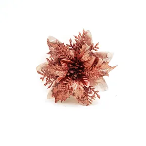 Nahaufnahme einer glitzernden roségoldenen Weihnachtsblume für die DIY-Deko