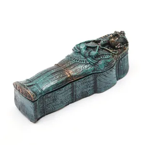 Detailansicht des ägyptischen Pharao-Sarkophags aus Harz mit antikem Bronze-Finish