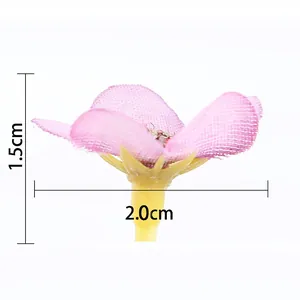 Dimensioni dettagliate di testa di margherita in seta rosa da 2 cm per decorazioni