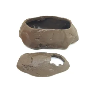 Cachette pour reptiles marron avec texture de pierre et bol d'eau pour lézards.