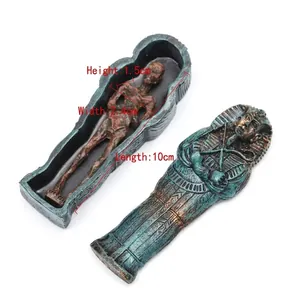 Detaillierte altägyptische Mumienfigur aus Harz in einem Sarkophag, 10 cm Länge